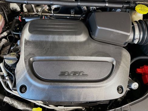 Used 2021 Chrysler Voyager Lxi image 37