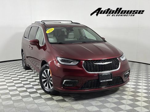 Used 2021 Chrysler Pacifica Touring-L FWD image 1