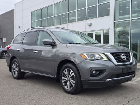 Used 2017 Nissan Pathfinder SL image 3