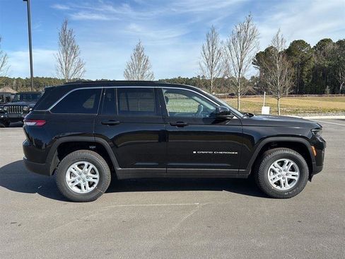 New 2025 Jeep Grand Cherokee Laredo w/ Luxury Tech Group I image 10