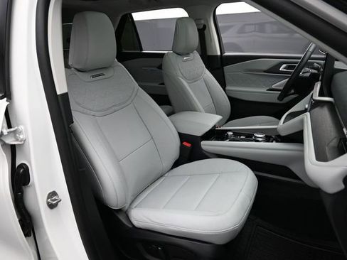 Certified 2025 Ford Explorer Platinum w/ Ultimate Package image 28