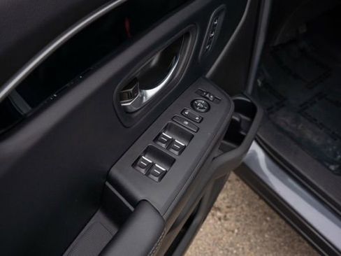 Used 2025 Honda Pilot Touring image 18