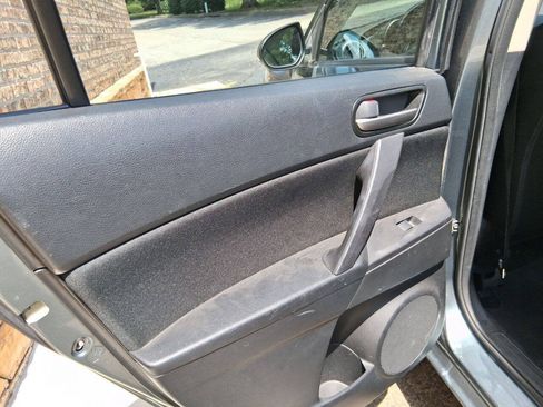 Used 2012 MAZDA MAZDA3 i Touring FWD image 22