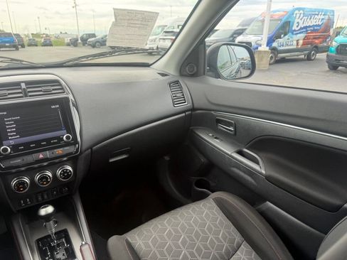 Used 2021 Mitsubishi Outlander Sport LE AWD/4WD image 40