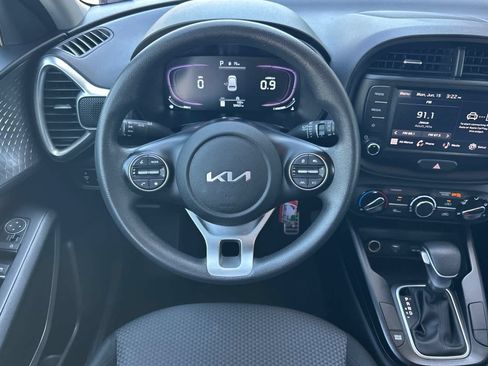 Used 2023 Kia Soul LX w/ LX Technology Package FWD image 15