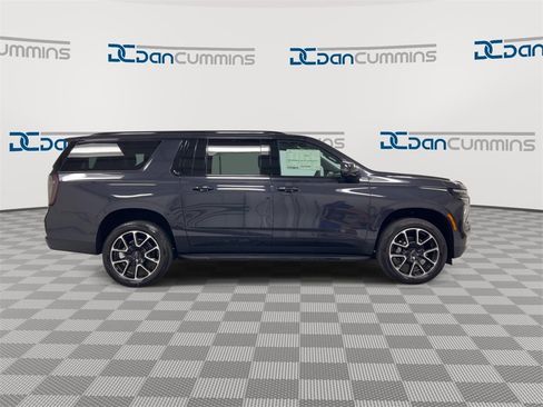 Used 2025 Chevrolet Suburban RST w/ Comfort Package image 9