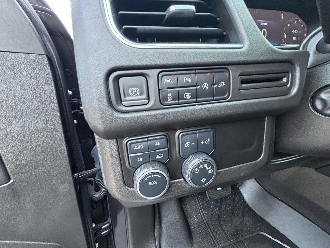 Used 2022 Chevrolet Tahoe RST w/ Luxury Package AWD/4WD image 18