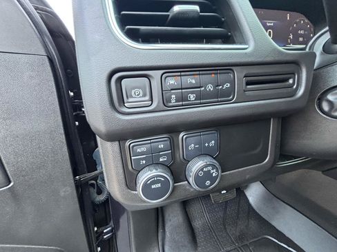 Used 2022 Chevrolet Tahoe RST w/ Luxury Package AWD/4WD image 18