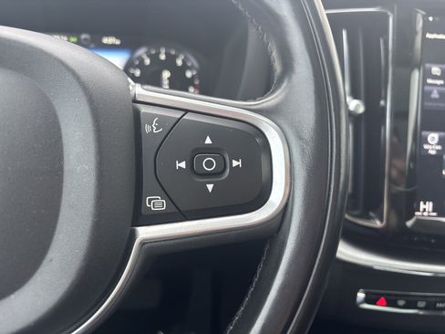 Used 2018 Volvo XC60 T6 Momentum w/ Convenience Package image 25