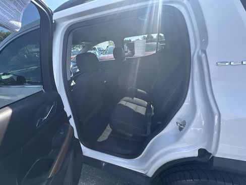 Used 2021 GMC Acadia SLE w/ Driver Convenience Package FWD image 24