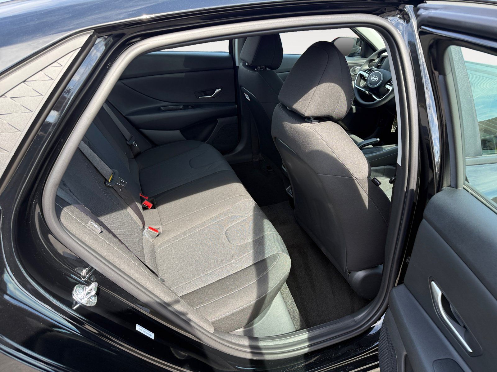 Certified 2026 Hyundai Elantra SE FWD image 18