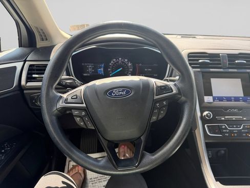 Used 2020 Ford Fusion SE AWD/4WD image 13