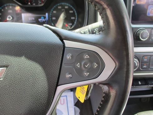 Used 2017 Chevrolet Colorado LT w/ LT Convenience Package RWD image 13