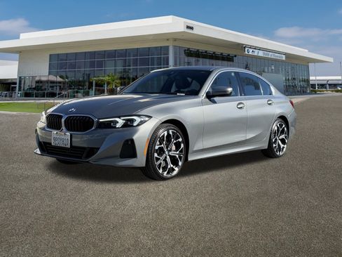 Used 2025 BMW 330i Sedan w/ Convenience Package image 5