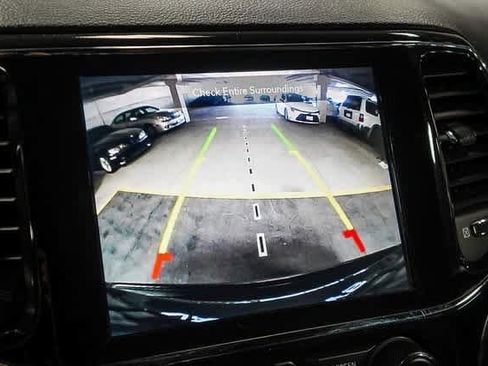 Used 2021 Jeep Grand Cherokee Laredo X image 26