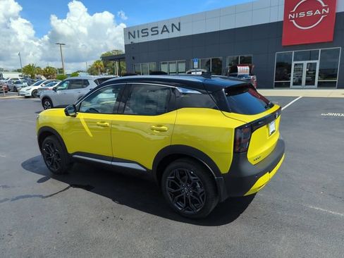 New 2026 Nissan Kicks SR w/ Interior Electronics Package FWD image 9