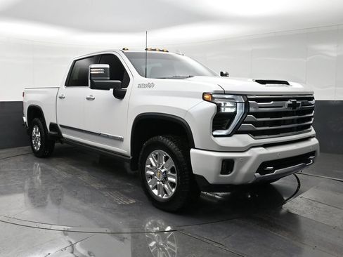 Used 2025 Chevrolet Silverado 2500 High Country w/ High Country Premium Package AWD/4WD image 7