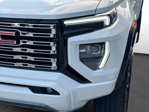 Used 2024 GMC Canyon Denali AWD/4WD image 9