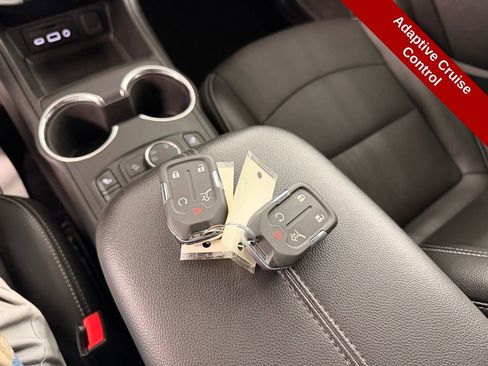 Used 2023 GMC Terrain SLT image 30