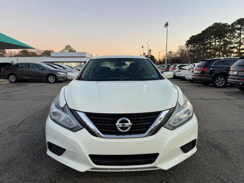 Used 2016 Nissan Altima 2.5 S w/ Power Driver Seat Package FWD image 2
