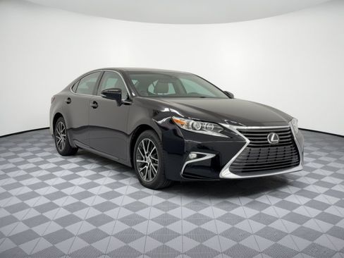 Used 2017 Lexus ES 350 w/ Luxury Package FWD image 7