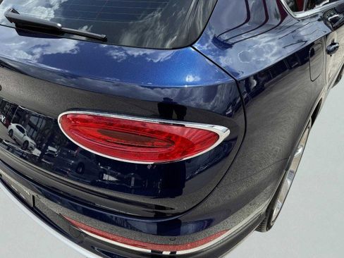 Used 2023 Bentley Bentayga Extended Wheelbase image 17