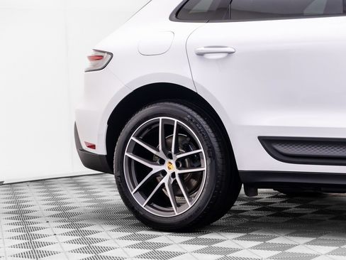 Certified 2026 Porsche Macan AWD/4WD image 36
