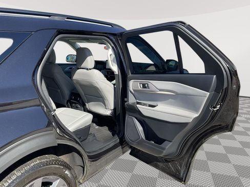 Used 2025 Ford Explorer Active w/ Active Comfort Package image 10