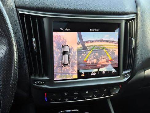 Used 2021 Maserati Levante AWD/4WD image 8