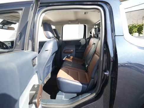 Used 2022 Ford Maverick Lariat w/ Lariat Luxury Package image 17