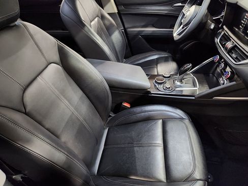 Used 2018 Alfa Romeo Stelvio AWD image 31