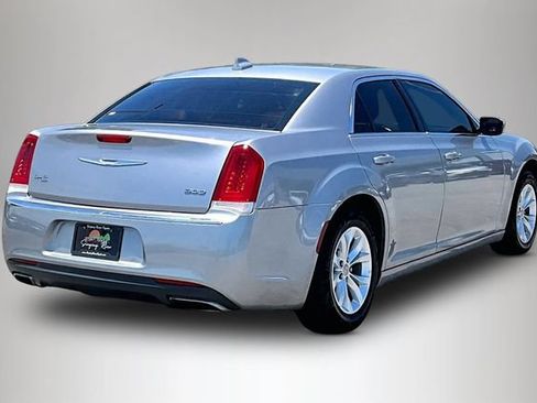 Used 2016 Chrysler 300 Limited RWD image 5