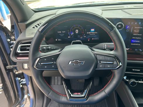 Used 2025 Chevrolet Traverse RS FWD image 24