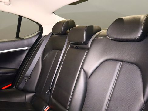 Used 2023 Genesis G70 2.0T image 16