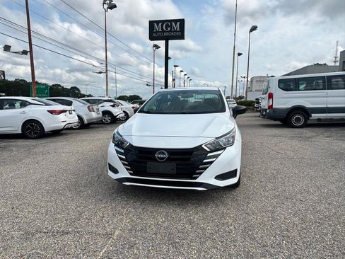 Used 2024 Nissan Versa S FWD image 5