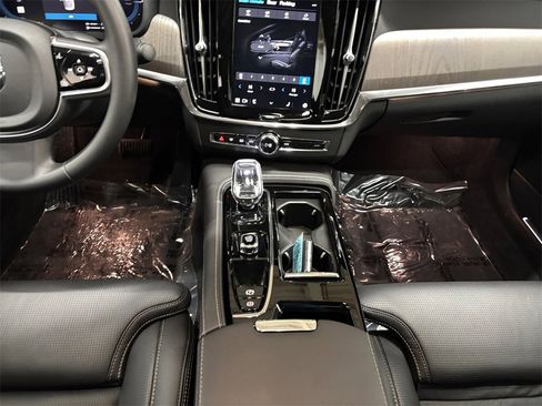 Certified 2024 Volvo S90 T8 Ultimate image 24