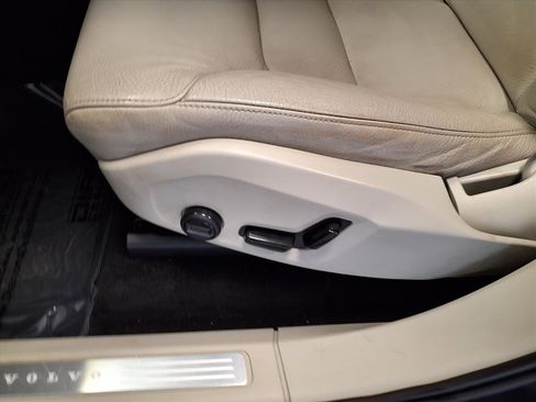 Used 2021 Volvo XC90 T6 Momentum w/ Climate Package image 21