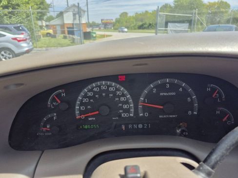 Used 2002 Ford F150 XLT RWD image 19