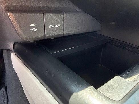 Used 2018 Toyota Camry SE FWD image 25