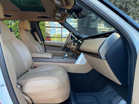 Used 2023 Land Rover Range Rover SE image 32