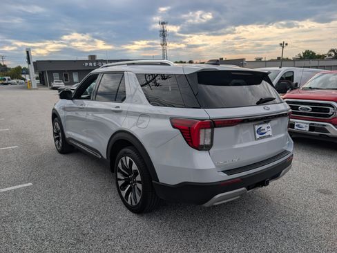 Certified 2025 Ford Explorer Platinum w/ LUX Leather Package AWD/4WD image 5