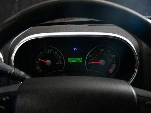 Used 2008 Ford Explorer XLT image 28