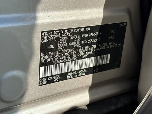 Used 2021 Toyota Venza XLE AWD/4WD image 25