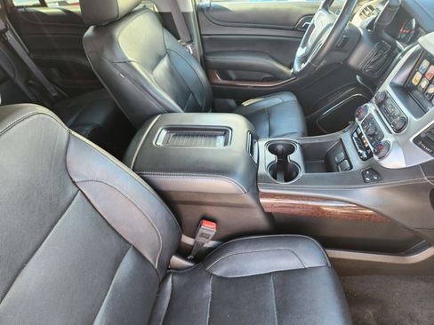 Used 2017 GMC Yukon SLT image 30