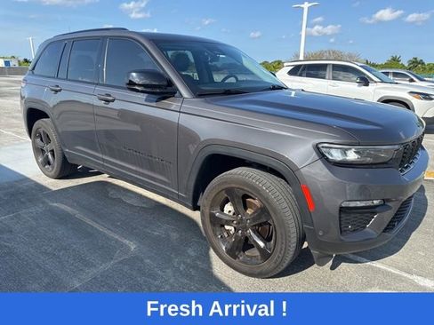 Used 2023 Jeep Grand Cherokee Limited w/ Luxury Tech Group II AWD/4WD image 32