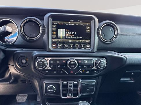 Used 2023 Jeep Wrangler Unlimited Sahara AWD/4WD image 8