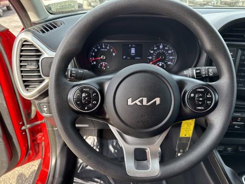 Used 2022 Kia Soul LX image 38