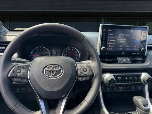 Used 2022 Toyota RAV4 XLE Premium AWD/4WD image 4