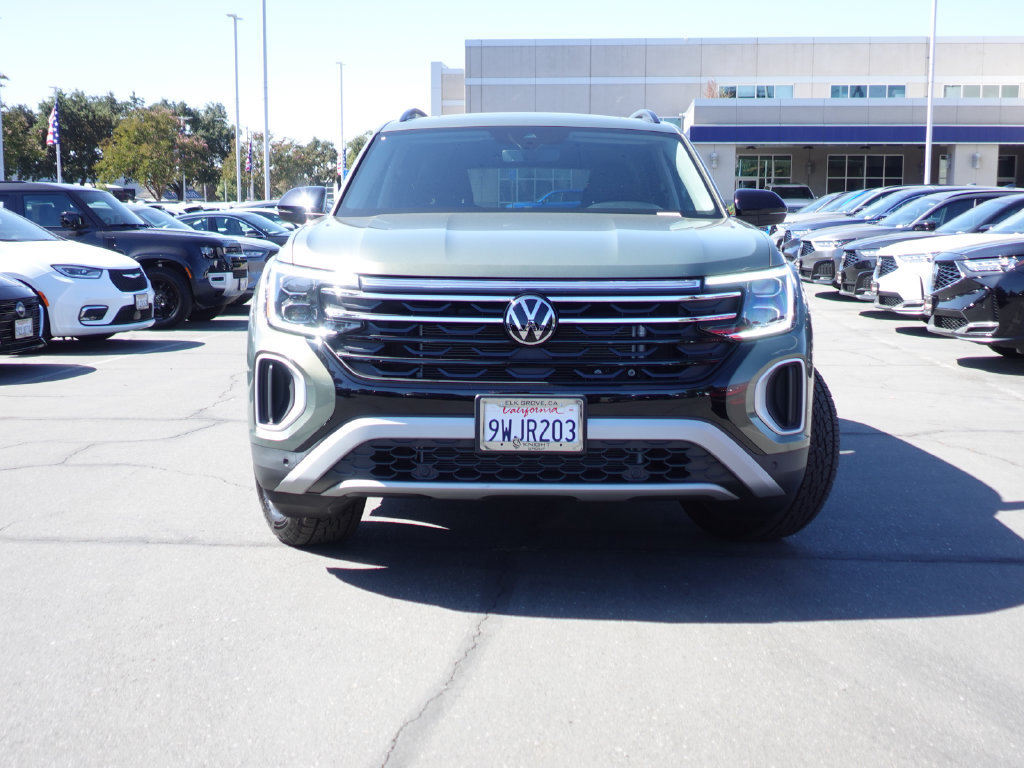 Used 2026 Volkswagen Atlas Peak Edition AWD/4WD image 3