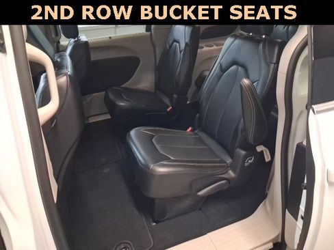 Used 2024 Chrysler Pacifica Touring-L image 22